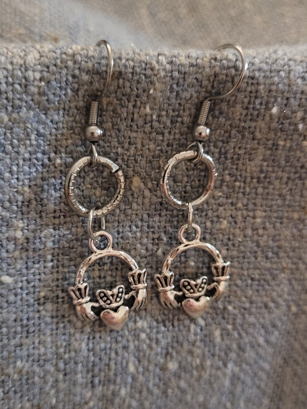 💜2 for $10💜 Bundle and save Silver Tone Claddagh Ring Drop Earrings